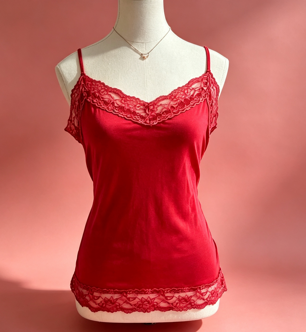 Vanheusen lace raspberry color tank top 95% cotton size M staple layering top